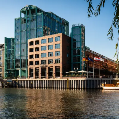 ABION Spreebogen Waterside Hotel Berlin Các khách sạn gần Ga tàu Beusselstraße