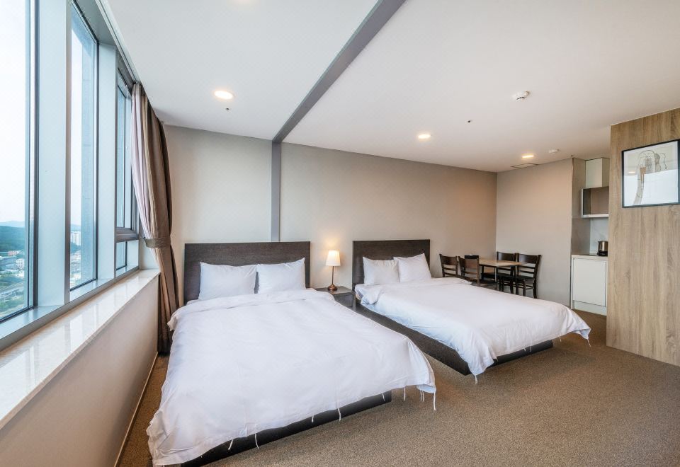 3. 더트리니 어반스..