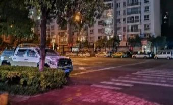 Qujing Kaida Business Hotel (Ruihe East Road Railway Station)