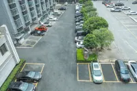 Shiyan Jiahua Holiday Hotel (Wuyan Shopping Mall People's Hospital Branch) - parking