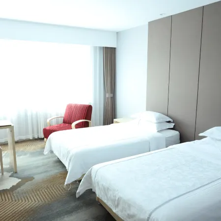 Xin Hua Hotel Отели рядом с достопримечательностью «Центральная кровавая станция Чжан Цзякоу»