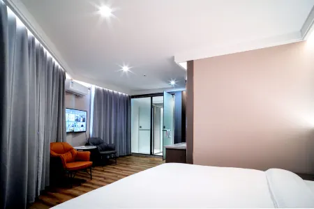Jindao   Holiday   Business   Hotel Отели рядом с достопримечательностью «Changxing Island»