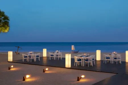 Trinco Blu by Cinnamon Отели рядом с достопримечательностью «Аппувели Бич»