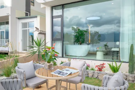 Cloud Tour Small Building · Designer Sea View Meisu  (Dali Double Gallery Shop)
