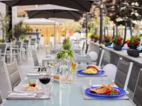 iH Hotels Milano Lorenteggio Hôtels à proximité de : Métro Inganni