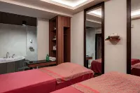 Whiz Luxe Hotel Spazio Surabaya - Spa
