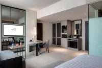 Whiz Luxe Hotel Spazio Surabaya Hotel dekat Ruko graha family