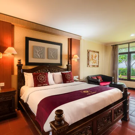 Puri Saron Hotel Baruna Beach Cottages Отели рядом с достопримечательностью «Водопад Алинг-Алинг»