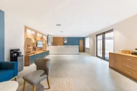 如家驛居飯店（許昌雙龍湖店） - 2 星級