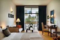The Blue Water - Geoffrey Bawa Heritage - City Resort Hotel - parking