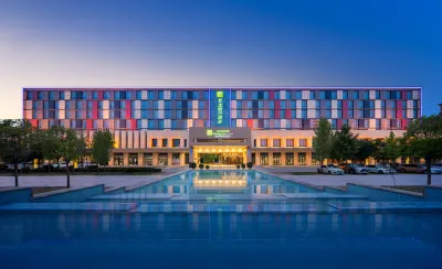 Holiday Inn Express Zhengzhou Airport (Zhengzhou Xinzheng International Airport) Hotels near Xinzhengzhengjue Temple