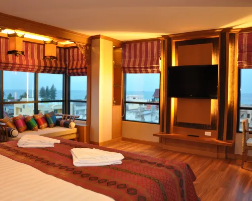 Chalelarn Hotel Hua Hin Hotel dekat Dermaga Hua Hin