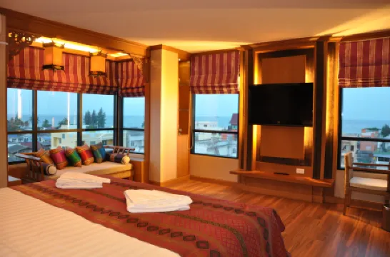 Chalelarn Hotel Hua Hin Отели рядом со станцией Железнодорожная станция Хуа Хин