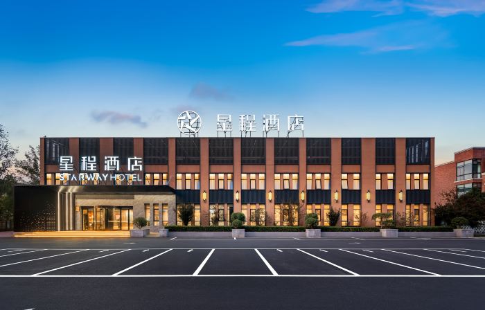 Starway Hotel (Kaifeng Lankao Sannong College Branch