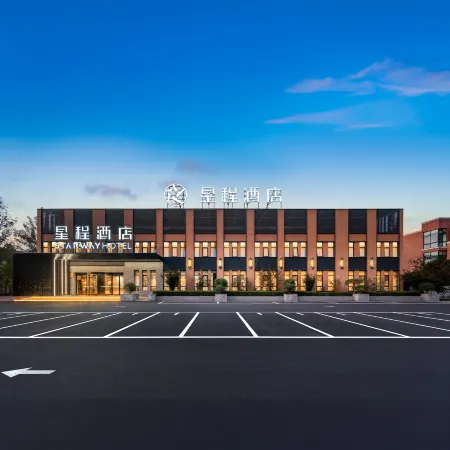 Starway Hotel (Kaifeng Lankao Sannong College Branch