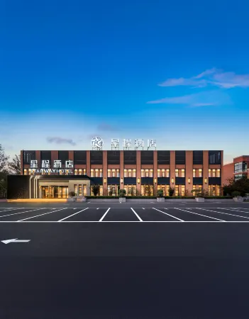 Starway Hotel (Kaifeng Lankao Station Sannong Vocational College) Отели рядом со станцией Lankao Railway Station