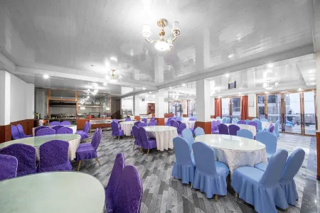 Gezi Holiday Hotel Отели рядом с достопримечательностью «Three Natural Bridges»