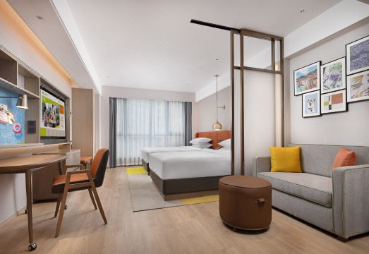 5. 홈2 스위트 바..