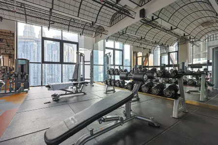 Scarletz KLCC @ Apartments By Edwin 【Located KLCC + 6mins Kuala Lumpur Tower（KL Tower） 】 Отели рядом с достопримечательностью «Парк 99 Уандерленд»