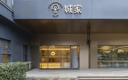 CJIA Premium Apartment (Shanghai Linkong Huiju Songhong Road Subway Station) Отели рядом с достопримечательностью «Xinjing Park»