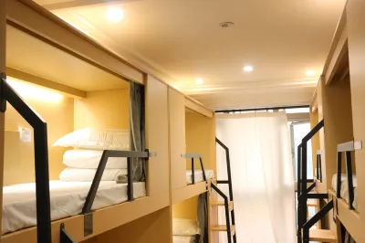 Vigorous Youth Nest Youth Hostel (Shenzhen World Window Branch) Hotel a 