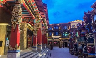 Shangri-La 5th Meteorite Light Year Hotel (Dukezong Ancient City Shop)
