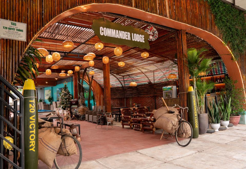 Commander Lodge Pool Area