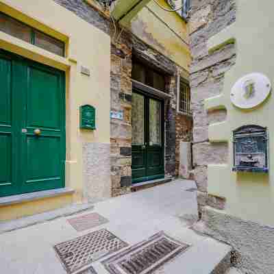 Petrella's Point Studio with AC Hotel Exterior