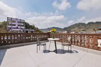 Qingji Hotel (Zhenxiong High-Speed Railway Station) - Park Yeri