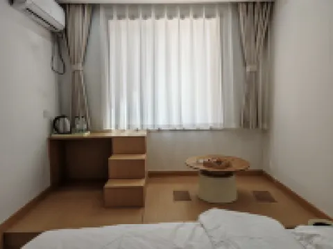 Ancient City · Xinyue Light Luxury Homestay (Datong Ancient City)