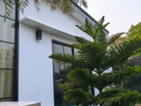 Baantonlom suvarnabhumi Hotels near Wat King Kaeo