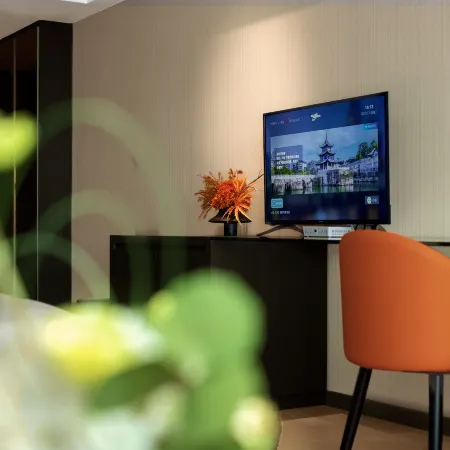 New Joy Hotel (Internatial Trade Spring Department Store Shopping)