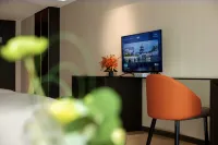 New Joy Hotel (Internatial Trade Spring Department Store Shopping)