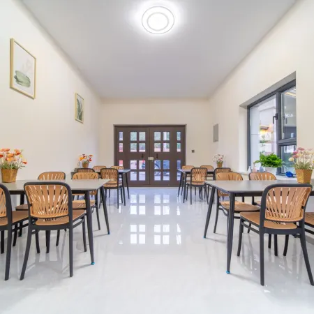Yining YinSai Courtyard Homestay (Liuxing Street Scenic Area)