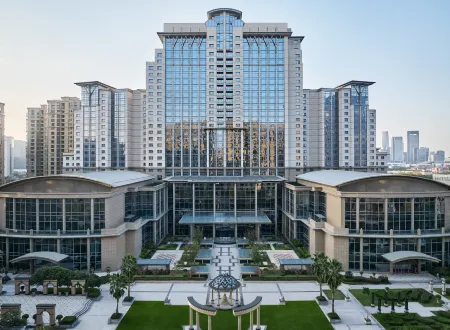 The Azure Ningbo, Vignette Collection Отели рядом с достопримечательностью «Ningbo University of Technology (East Campus)»