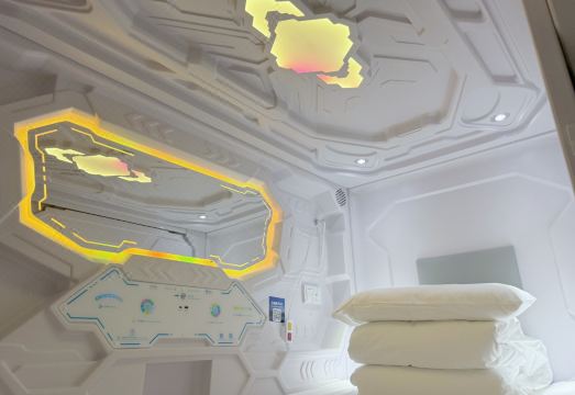 캡슐 호텔 입구