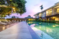 โรงแรม เดอะ เลค ฉลอง - สระว่ายน้ำแบบอินฟินิตี้