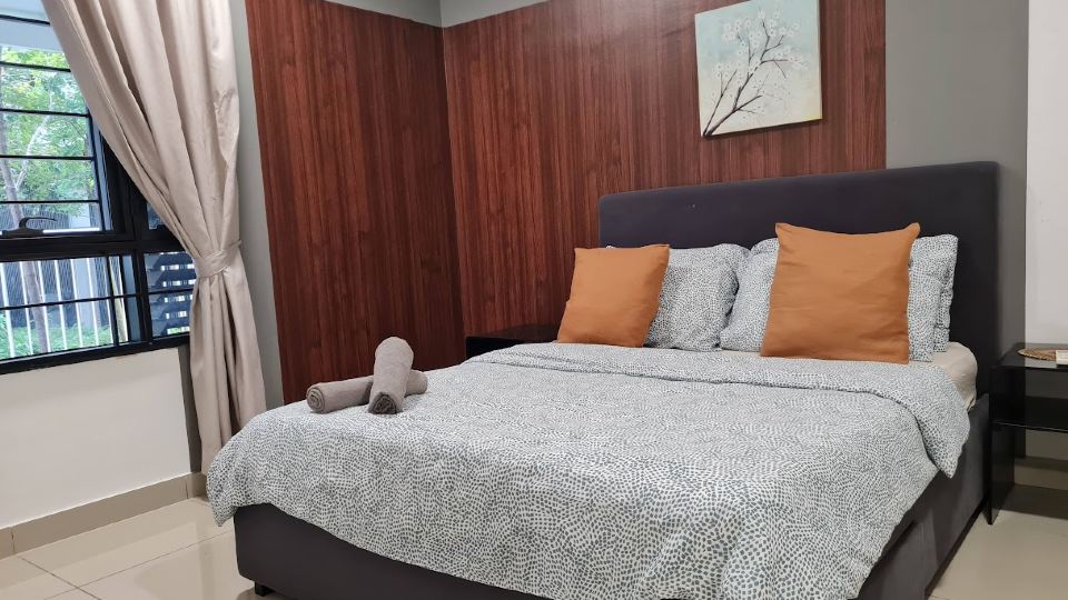 Cozy Solstice Apt | Netflix + WiFi | Pool & Self Check-In