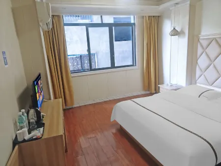 Nayong Qiandihong Hotel Отели рядом с достопримечательностью «Starry Sky Garden Camping Base»