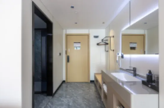 雲季假日飯店（平潭龍王頭沙灘店）