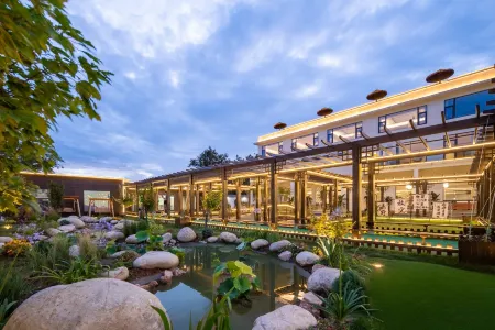 QIANNA HOTEL GLORIOUS (Fuxi Mountain Guogongling) Отели рядом с достопримечательностью «Fengquan Lake Scenic Area»