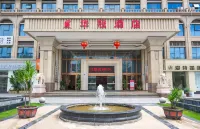 Huaguan Hotel (Guang'an Wuyue Plaza Branch) Các khách sạn gần Hualong Station