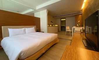 Whisper Inn