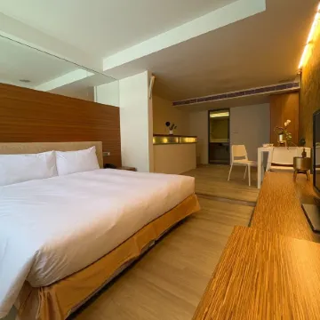 Whisper Inn