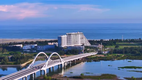 HUALUXE Hotels and Resorts BEIHAI SILVER BEACH RESORT