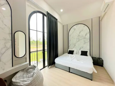 วิลล่าสระว่ายน้ำ 8 ท่าน (ไวท์เฮ้าส์)