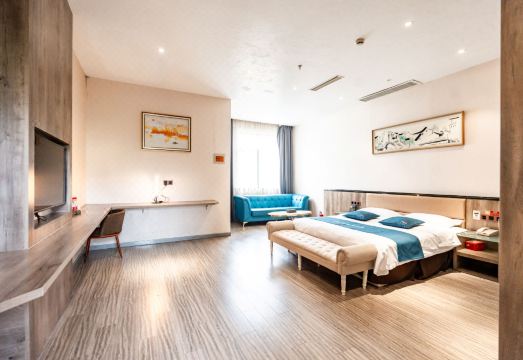 Rujia Huayi Selected Hotel
