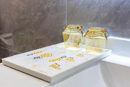 Yunzhishang Hotel (Yuanyang County Government) Отели рядом с достопримечательностью «Nanshazhen»