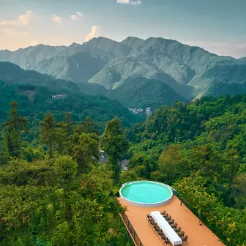 Pure Cloud Hotel