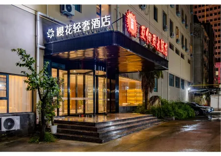 Luohe Yinghua Light Luxury Hotel Отели рядом с достопримечательностью «Huanghe Square»